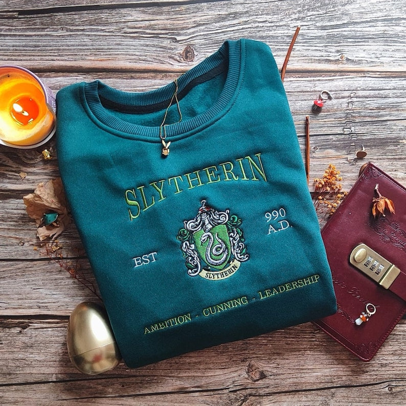 Harry Potter Hogwarts New Model Academy Embroidered Sweatshirt